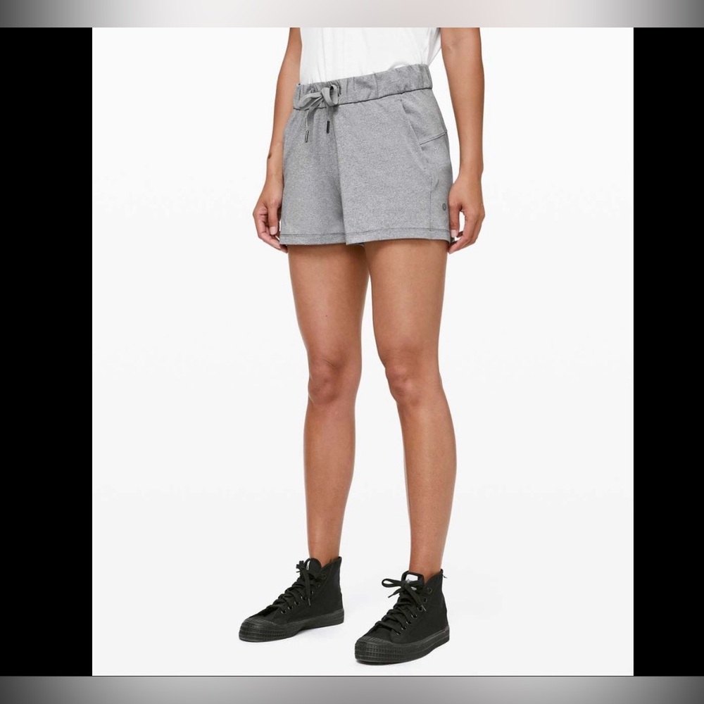 Lululemon on the fly short 2.5" gray pull on athleisure 6